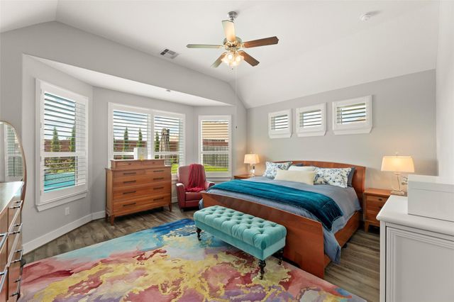 99 Zenith Lane, Sugar Land, TX 77498