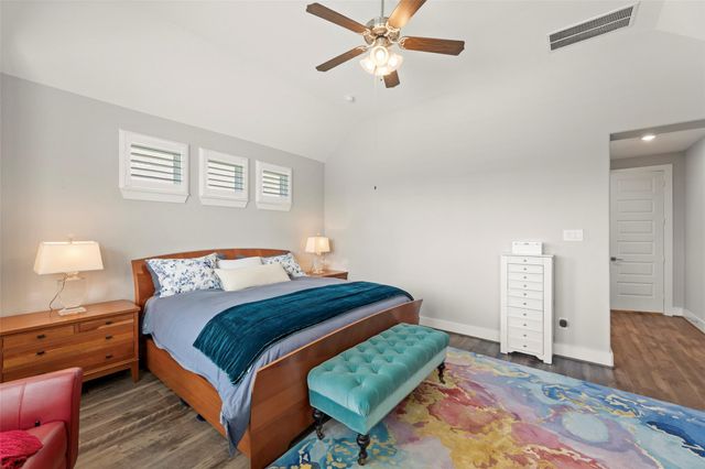 99 Zenith Lane, Sugar Land, TX 77498