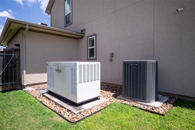 99 Zenith Lane, Sugar Land, TX 77498