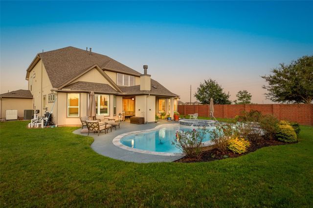 99 Zenith Lane, Sugar Land, TX 77498