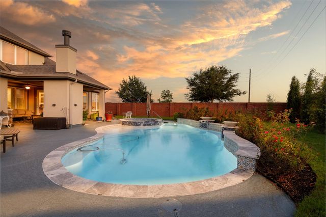 99 Zenith Lane, Sugar Land, TX 77498