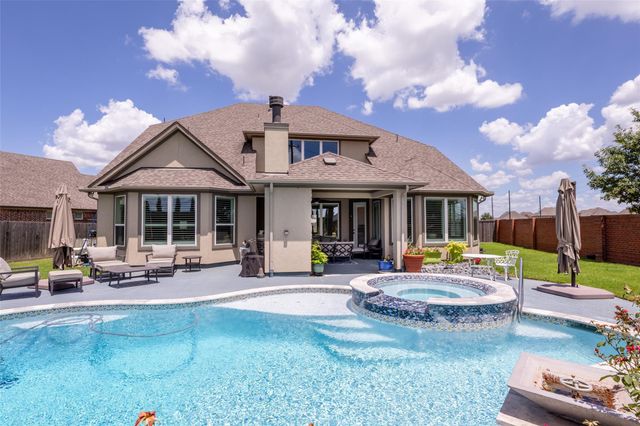 99 Zenith Lane, Sugar Land, TX 77498