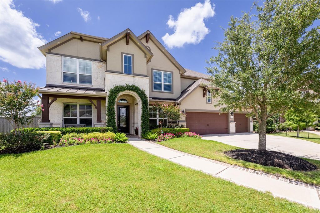 99 Zenith Lane, Sugar Land, TX 77498