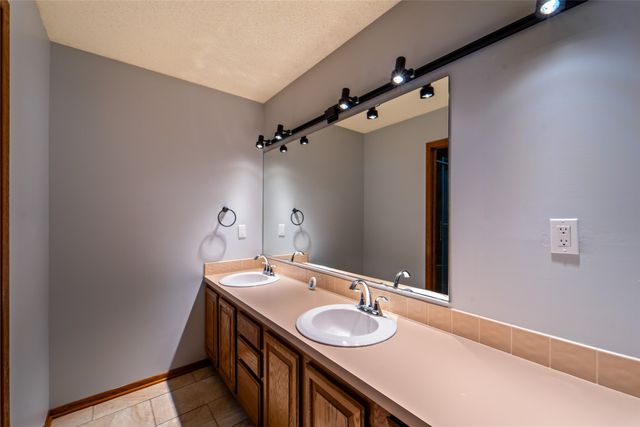 5912 Aspen Circle, Johnston, IA 50131