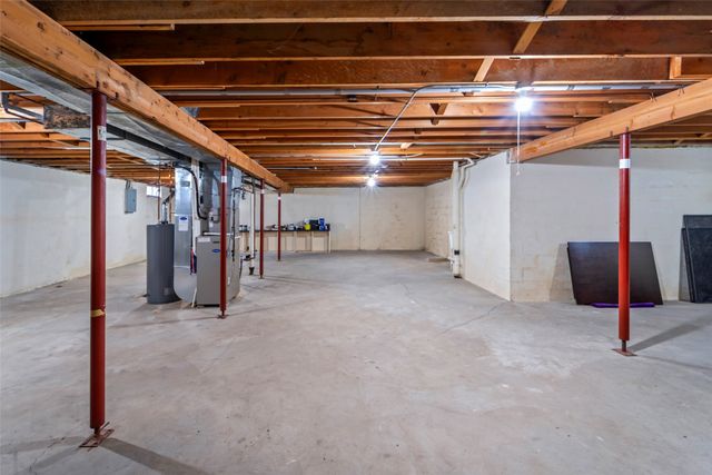 5912 Aspen Circle, Johnston, IA 50131