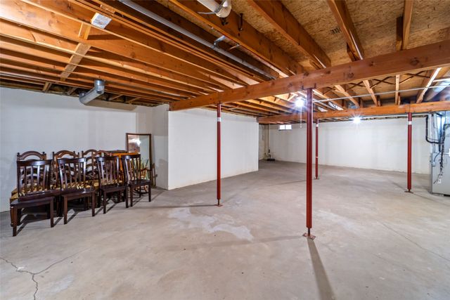 5912 Aspen Circle, Johnston, IA 50131