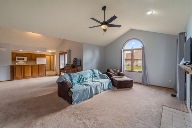 5912 Aspen Circle, Johnston, IA 50131