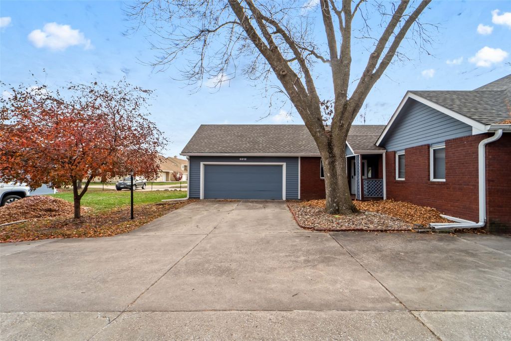5912 Aspen Circle, Johnston, IA 50131