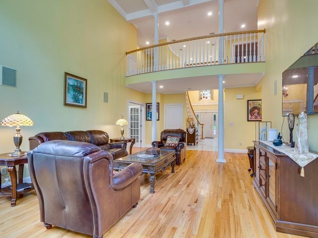 14 Nassau Drive, Winchester, MA 01890