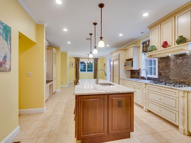 14 Nassau Drive, Winchester, MA 01890
