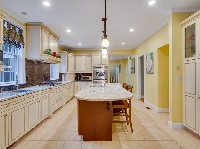 14 Nassau Drive, Winchester, MA 01890