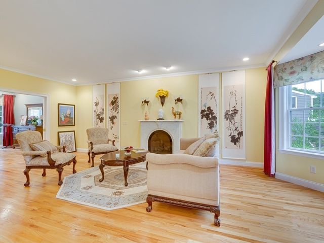 14 Nassau Drive, Winchester, MA 01890