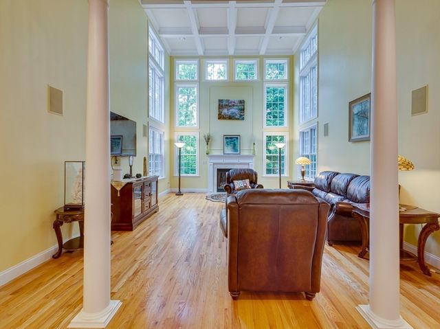 14 Nassau Drive, Winchester, MA 01890