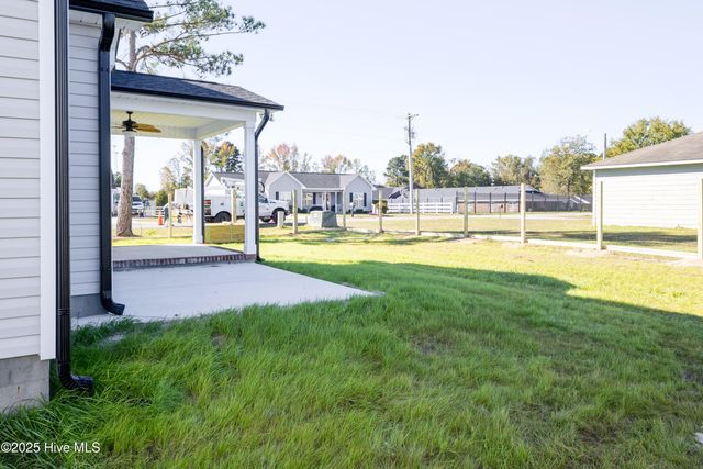 101 Sunny Acres Lane, Clinton, NC 28328