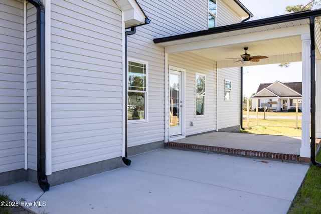 101 Sunny Acres Lane, Clinton, NC 28328