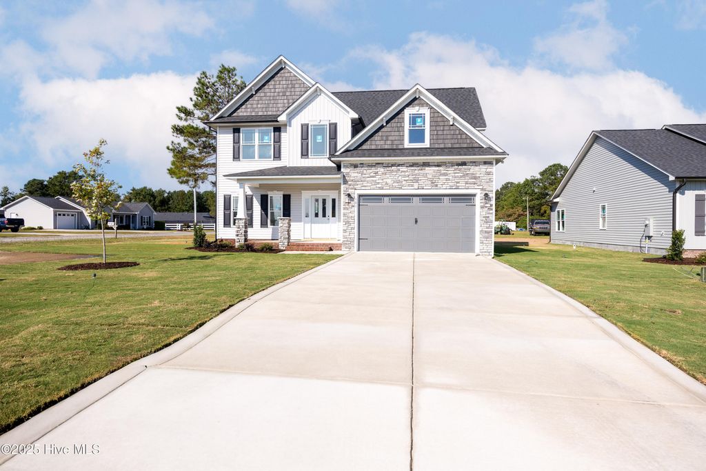 101 Sunny Acres Lane, Clinton, NC 28328