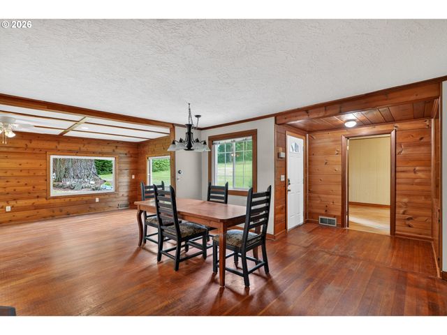 15833 S FORSYTHE Rd, Oregon City, OR 97045