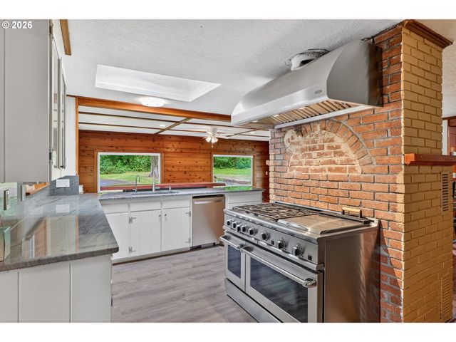15833 S FORSYTHE Rd, Oregon City, OR 97045