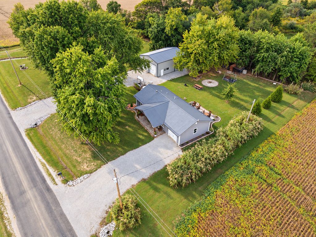 Image 1 of property listing at 8015 Brubaker Road, Iuka, IL 62849