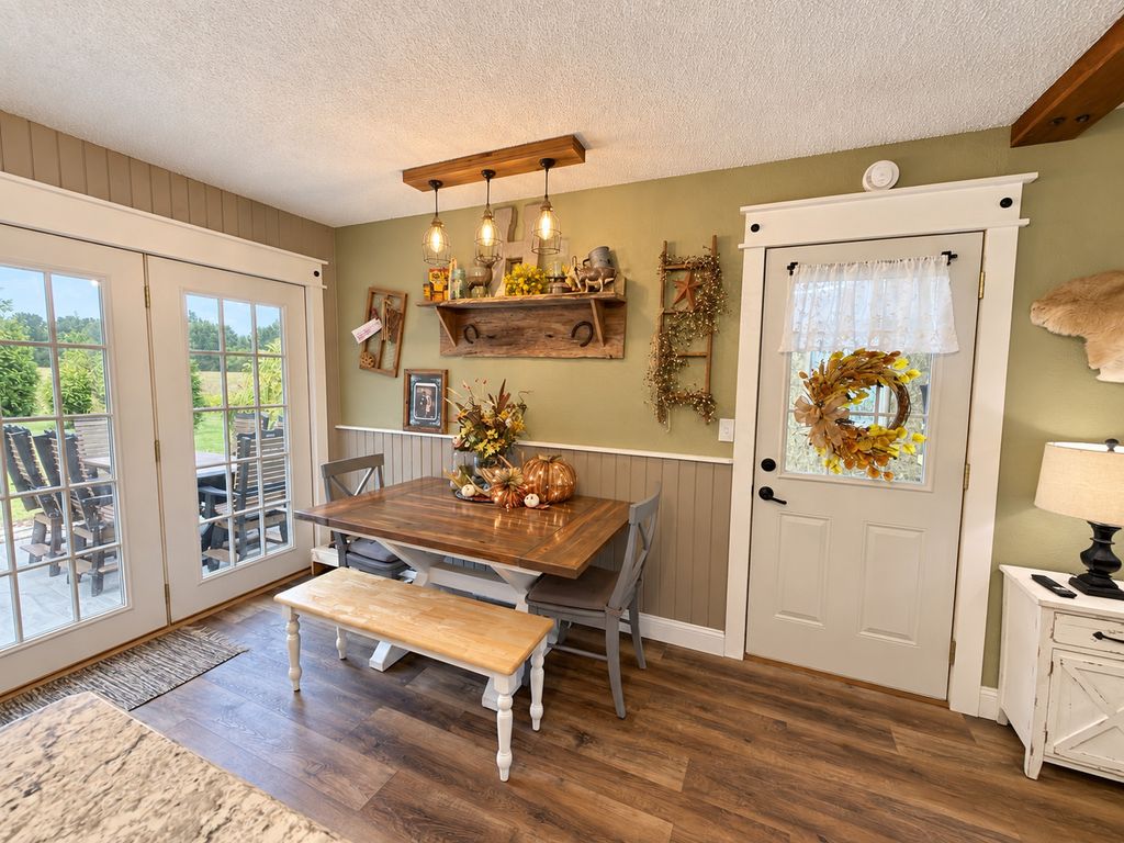 Image 15 of property listing at 8015 Brubaker Road, Iuka, IL 62849