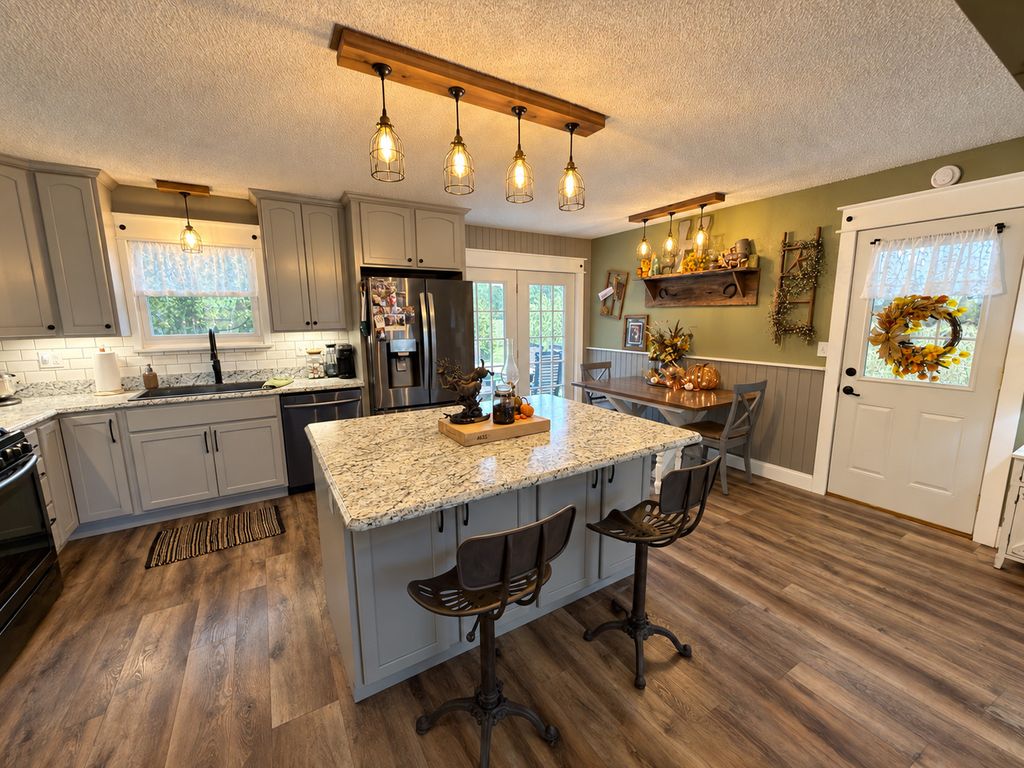 Image 22 of property listing at 8015 Brubaker Road, Iuka, IL 62849