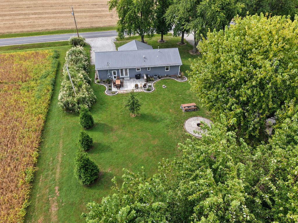 Image 35 of property listing at 8015 Brubaker Road, Iuka, IL 62849