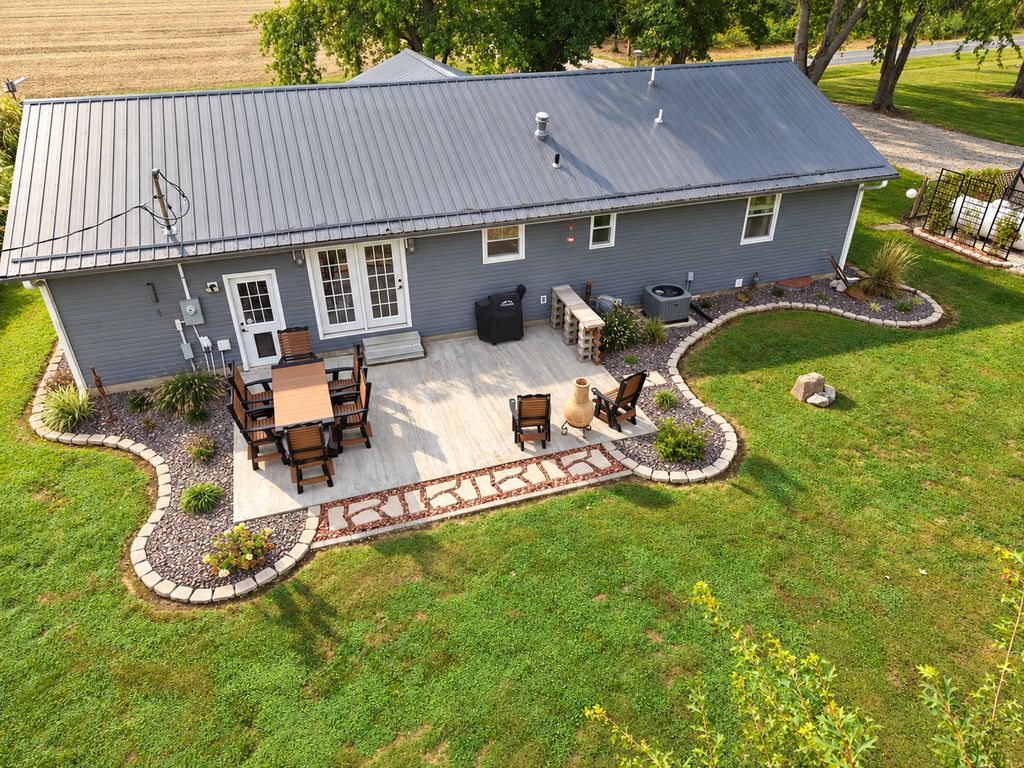 Image 36 of property listing at 8015 Brubaker Road, Iuka, IL 62849