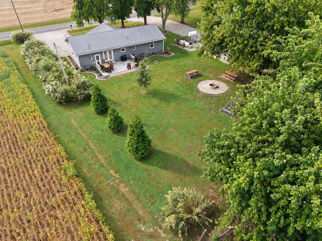 Image 37 of property listing at 8015 Brubaker Road, Iuka, IL 62849