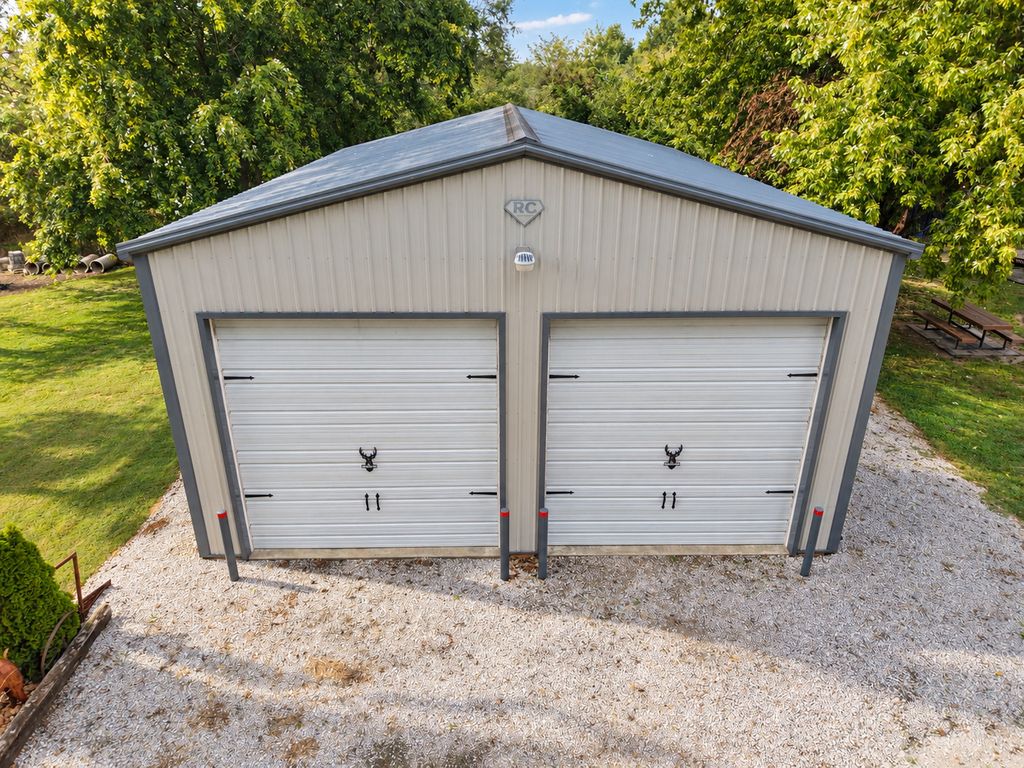 Image 51 of property listing at 8015 Brubaker Road, Iuka, IL 62849