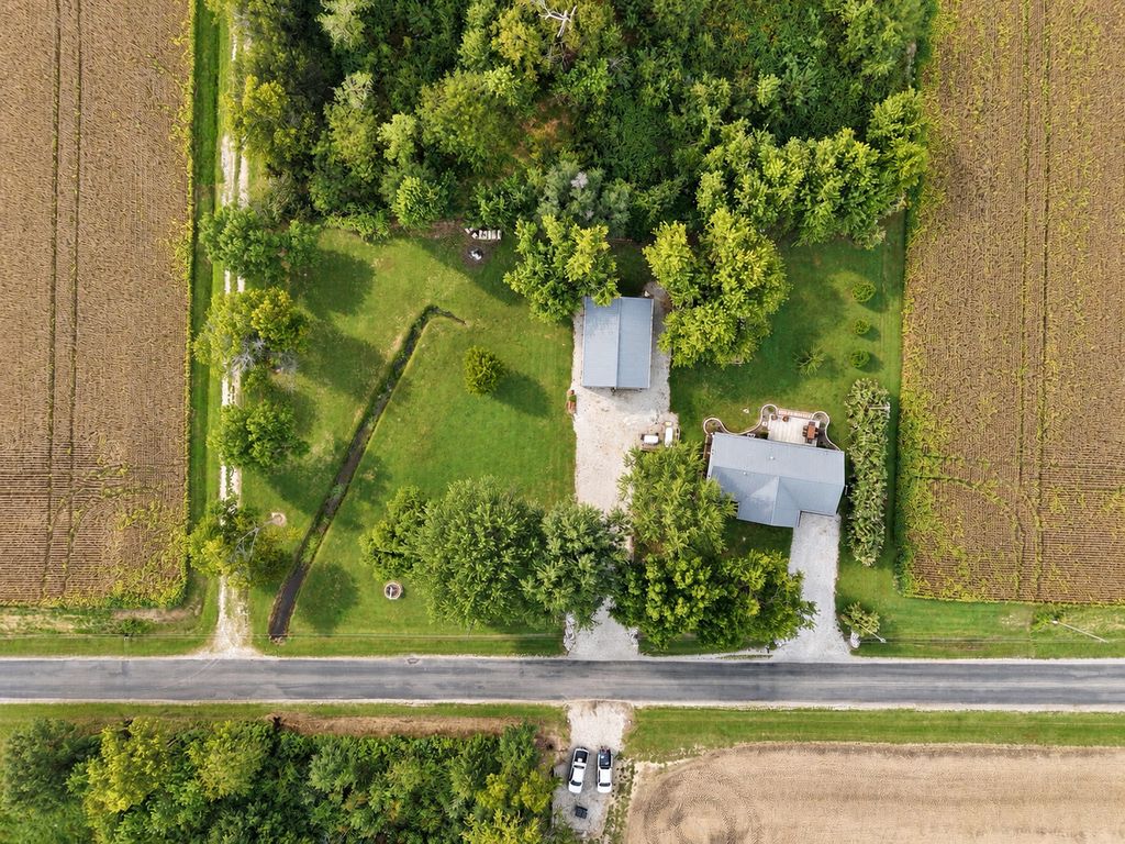 Image 70 of property listing at 8015 Brubaker Road, Iuka, IL 62849