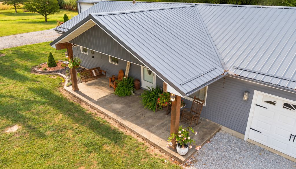 Image 72 of property listing at 8015 Brubaker Road, Iuka, IL 62849