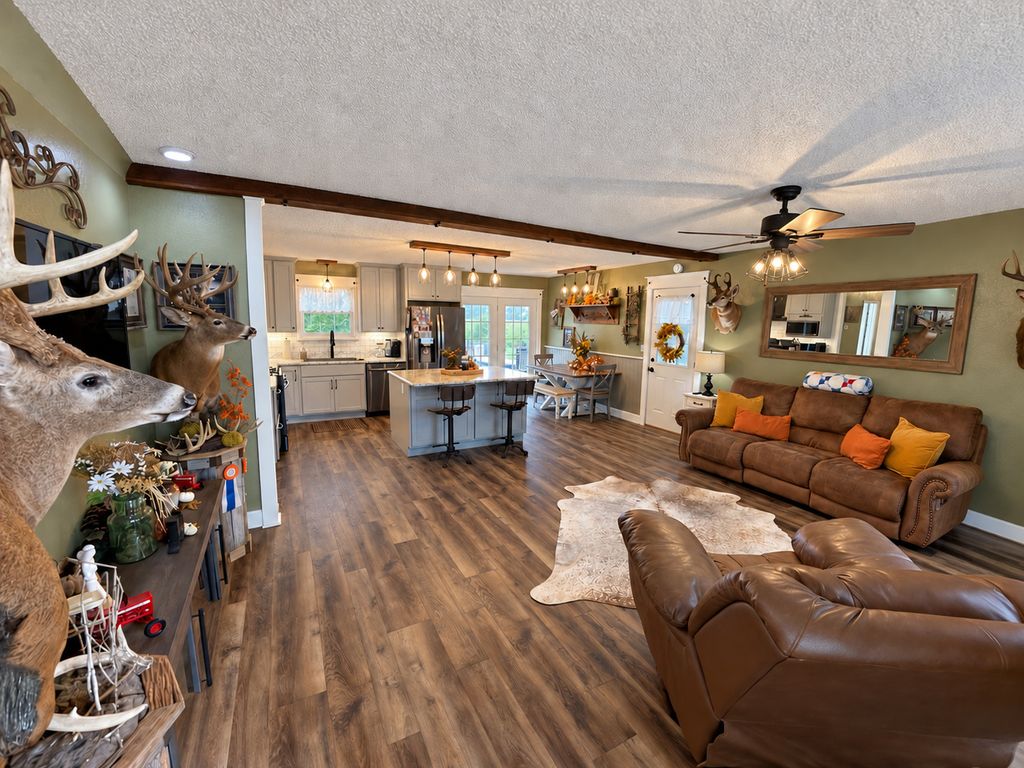 Image 9 of property listing at 8015 Brubaker Road, Iuka, IL 62849