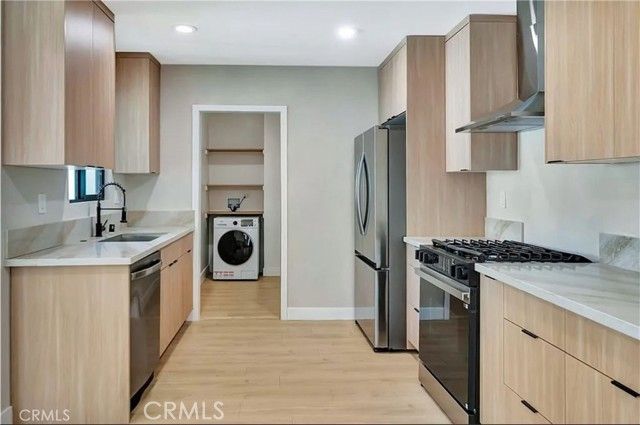 19434 Calvert, Tarzana (los Angeles), CA 91335