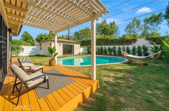 19434 Calvert, Tarzana (los Angeles), CA 91335