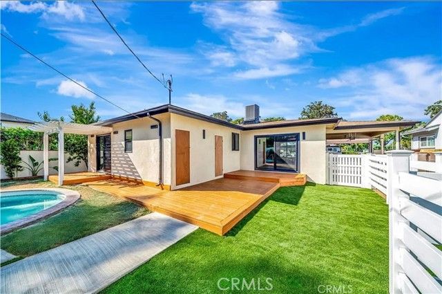 19434 Calvert, Tarzana (los Angeles), CA 91335