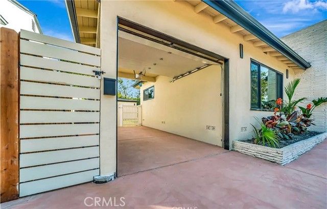 19434 Calvert, Tarzana (los Angeles), CA 91335