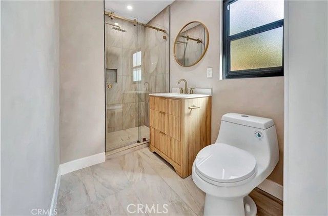 19434 Calvert, Tarzana (los Angeles), CA 91335