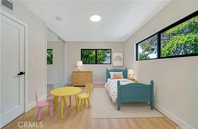 19434 Calvert, Tarzana (los Angeles), CA 91335