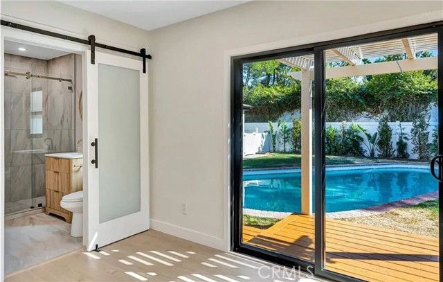 19434 Calvert, Tarzana (los Angeles), CA 91335