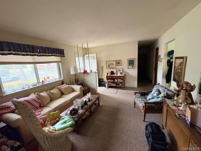 66 40th Street, Islip, NY 11751