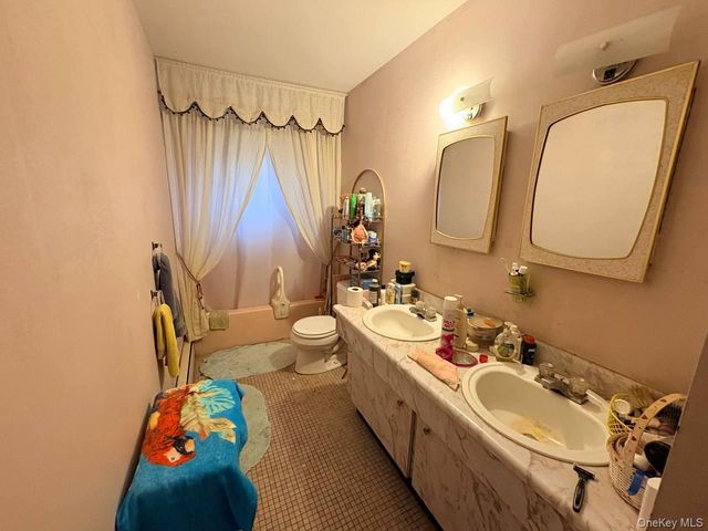 66 40th Street, Islip, NY 11751