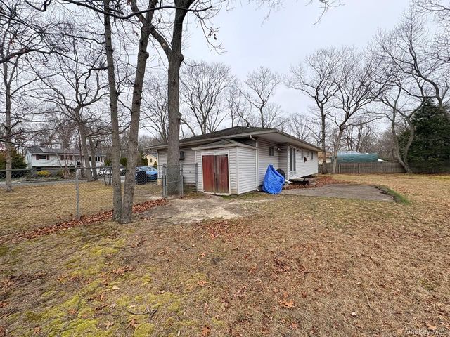 66 40th Street, Islip, NY 11751