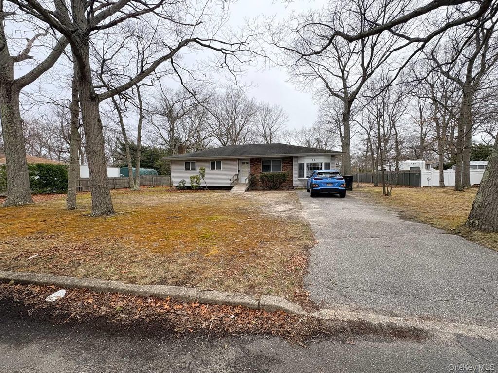 66 40th Street, Islip, NY 11751