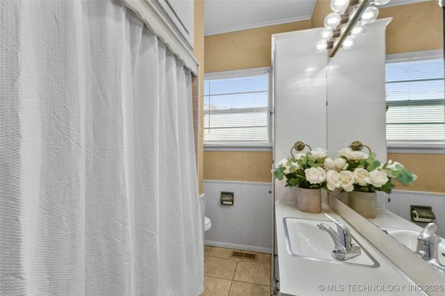 1301 SW Bixby Avenue, Ardmore, OK 73401