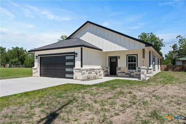 502 N Mignonette Street, Kosse, TX 76653