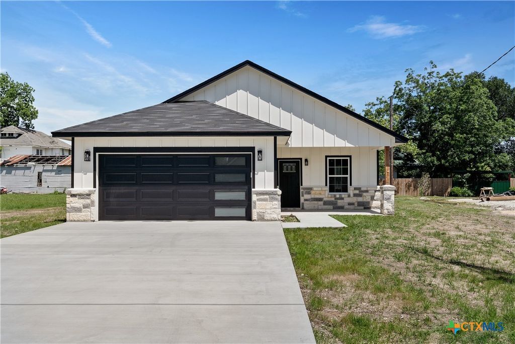 502 N Mignonette Street, Kosse, TX 76653