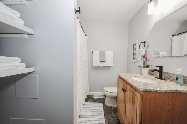 105 Elmwood Drive, Hudson, NH 03051