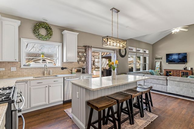 31696 N Borre Drive, Lakemoor, IL 60051