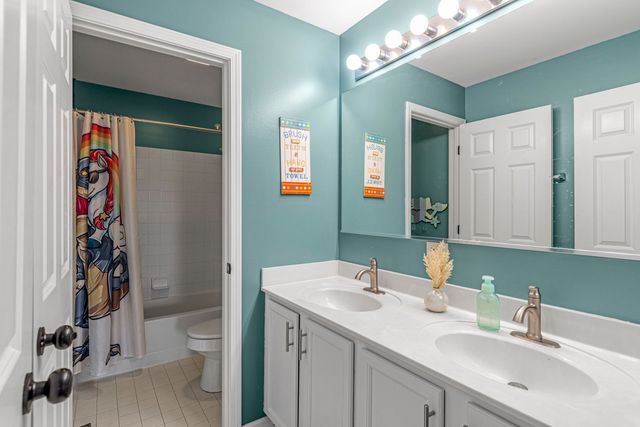 31696 N Borre Drive, Lakemoor, IL 60051