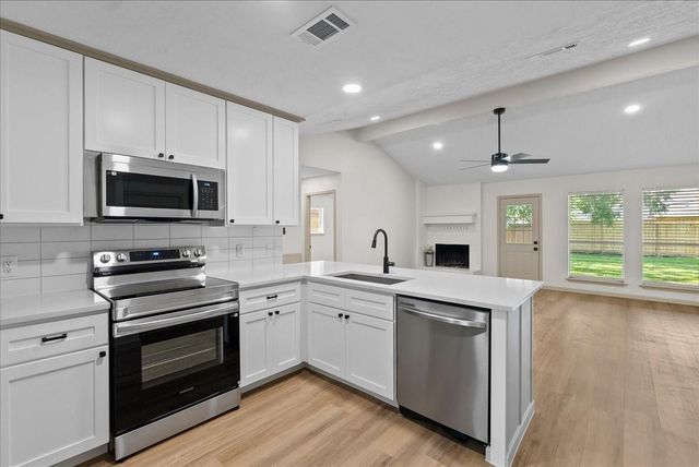 411 Topsail Way, Crosby, TX 77532